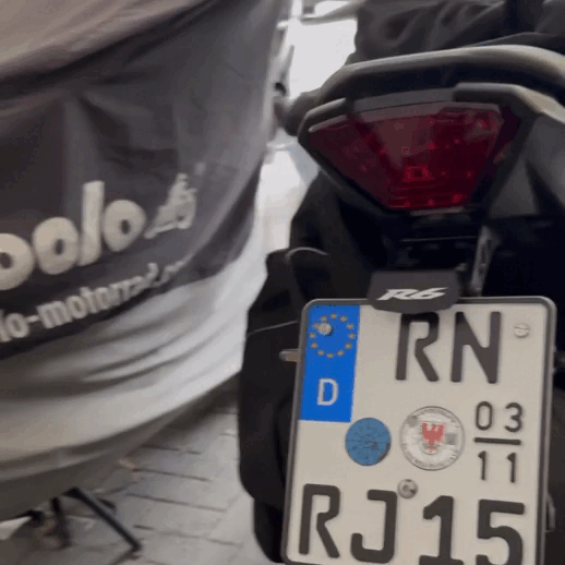 R6 Kennzeichenhalter angepasst