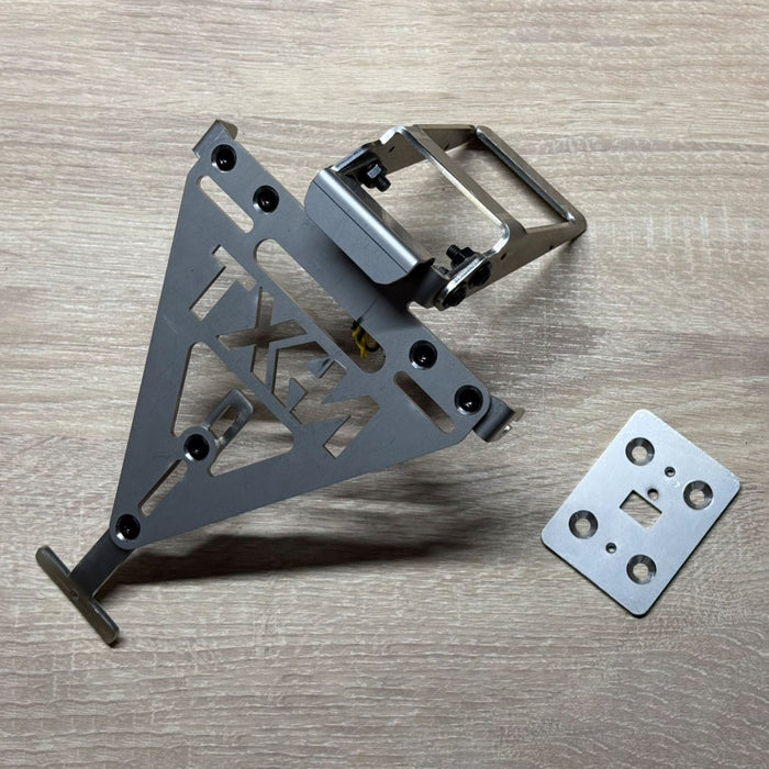 Erster Kennzeichenhalter aus Edelstahl