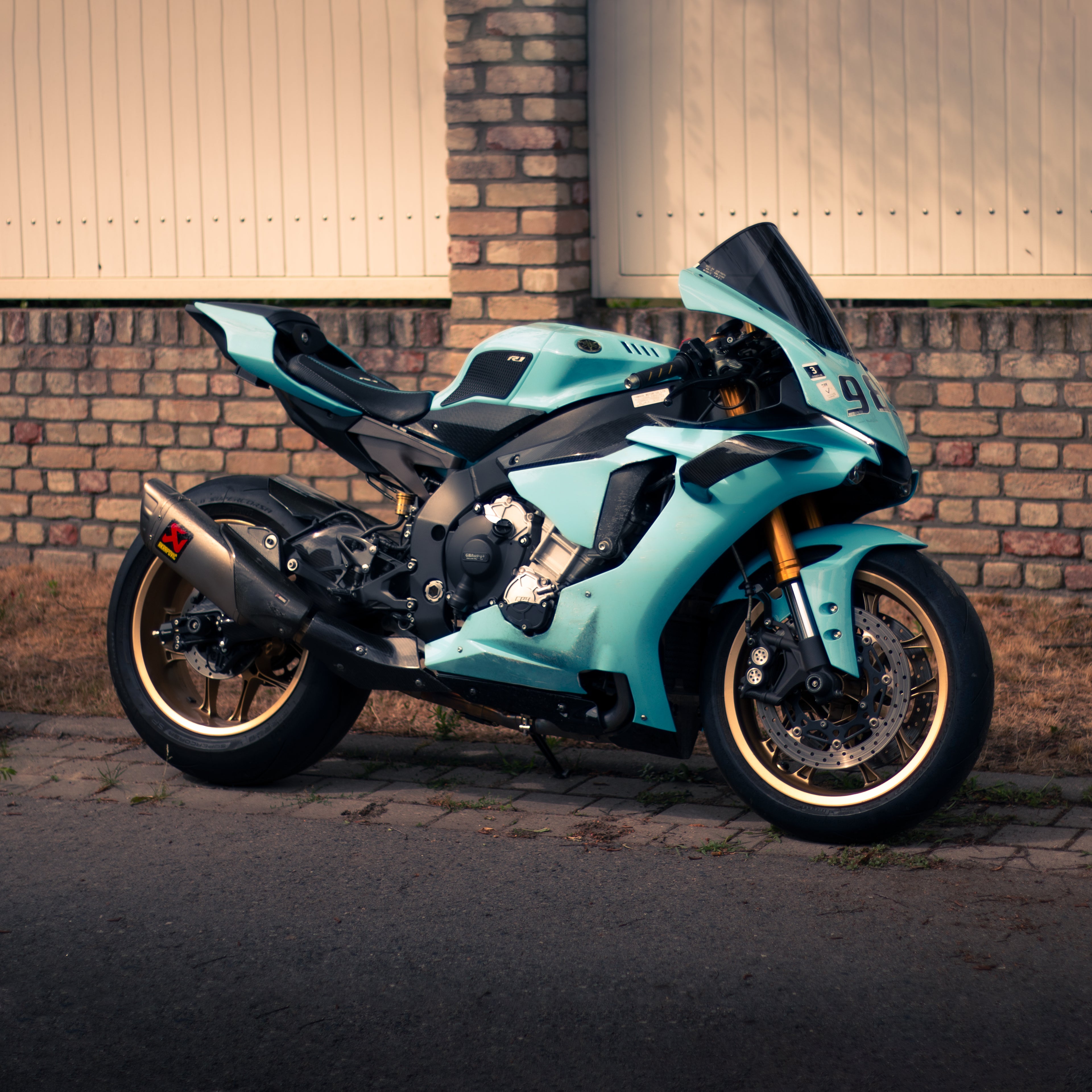 Yamaha R1 Bike Unit